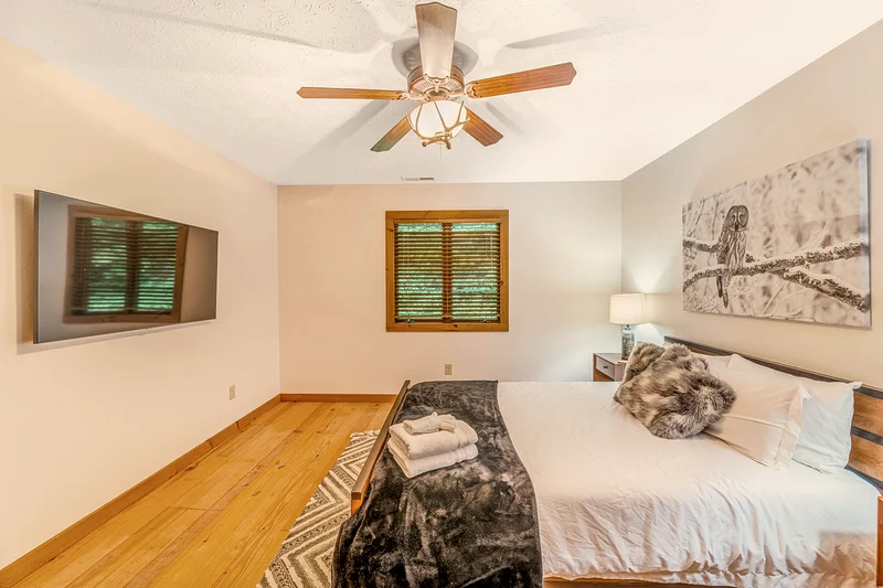 Glenway Chalet bedroom two queen bed with smart TV — Maggie Valley NC